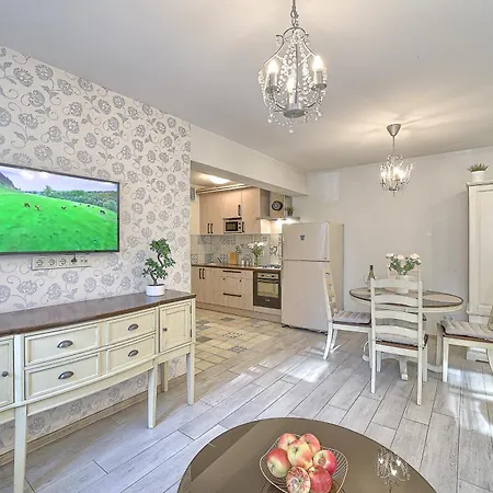 Elegant Apartment In Old Town Vilnius Self Check In 24X7 By H&H Exterior photo